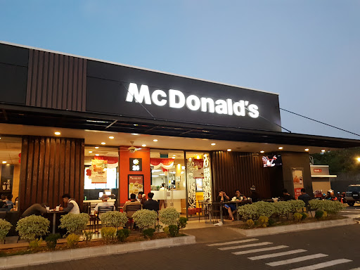 McDonald's Pahlawan Revolusi