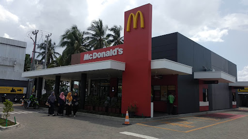 McDonalds HM Ryacudu Palembang